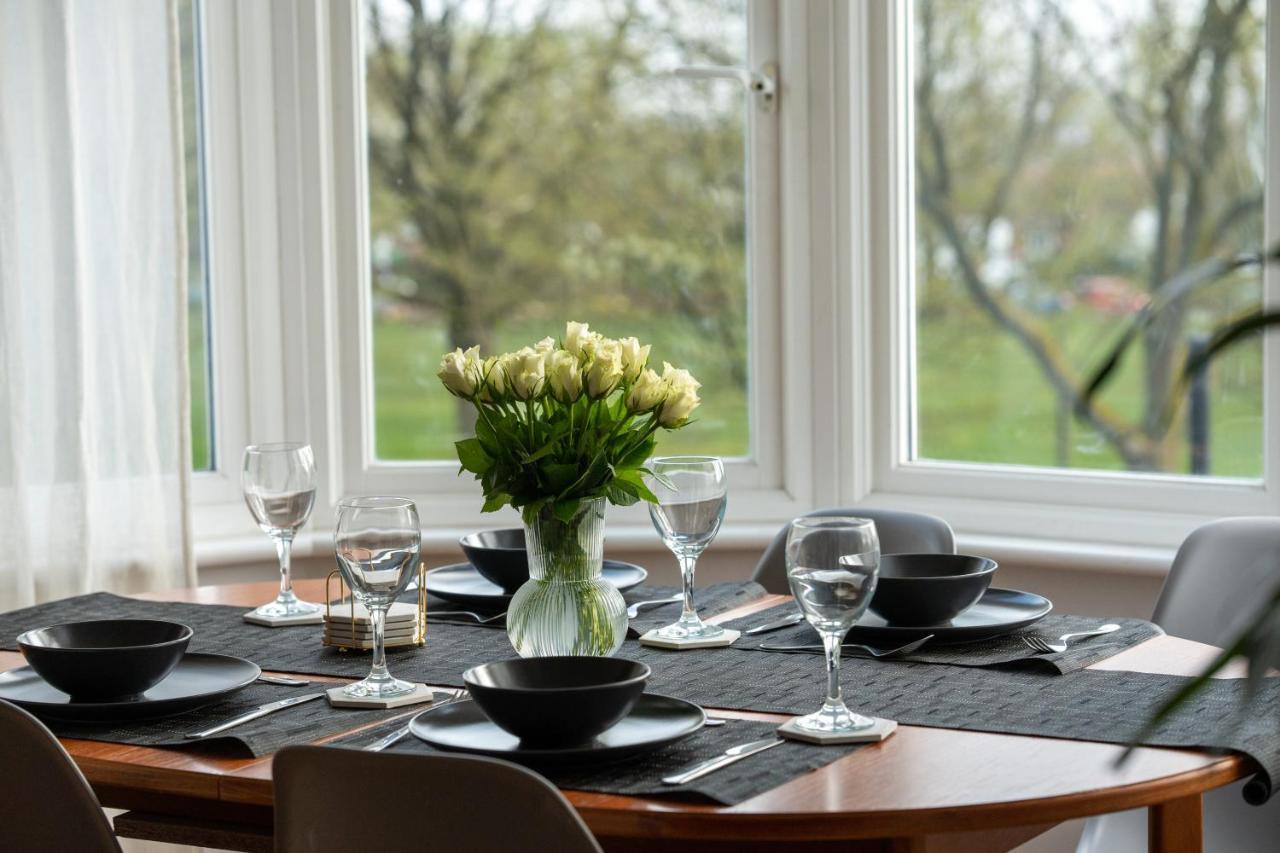 Entire Home In Streatham With Lovely Views & Ultra Fast Wi-Fi Norbury  Екстериор снимка